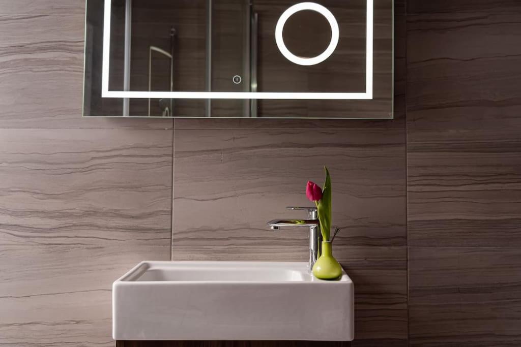 Chic 2-Bed Apartment in Central Il-Gżira