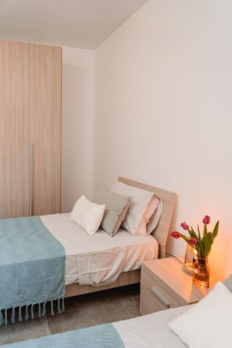 Chic 2-Bed Apartment in Central Il-Gżira