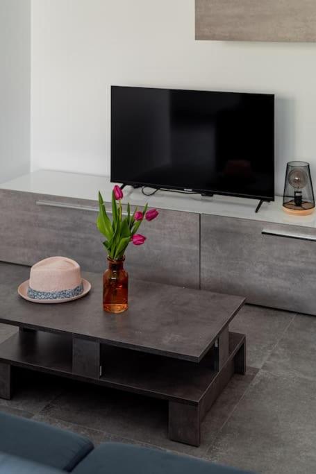 Chic 2-Bed Apartment in Central Il-Gżira