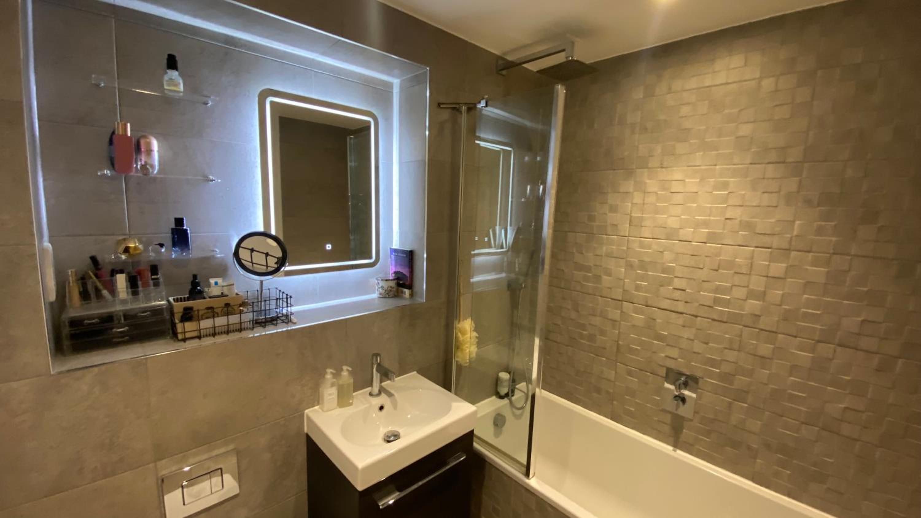 London Luxe: Stylish Studio