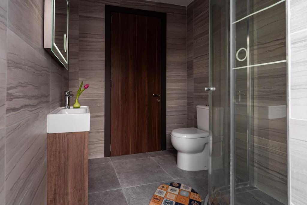 Chic 2-Bed Apartment in Central Il-Gżira