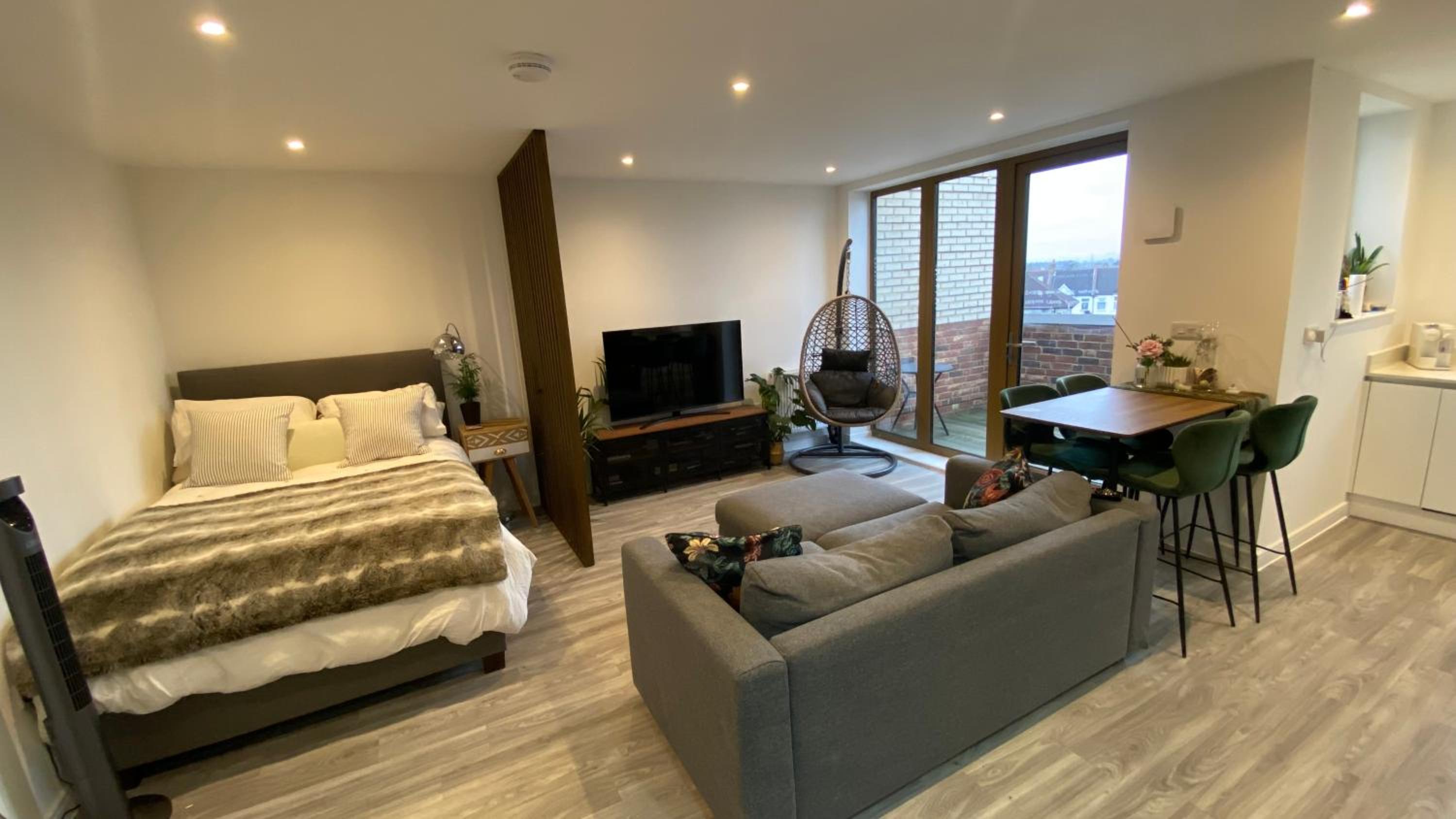 London Luxe: Stylish Studio