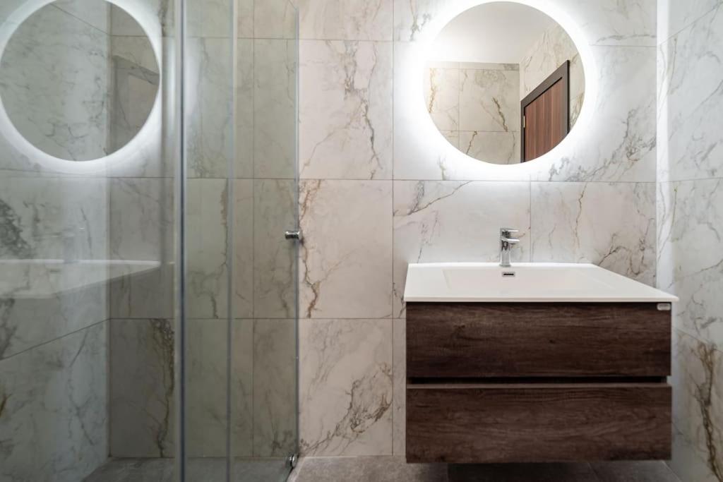 Chic 2-Bed Apartment in Central Il-Gżira