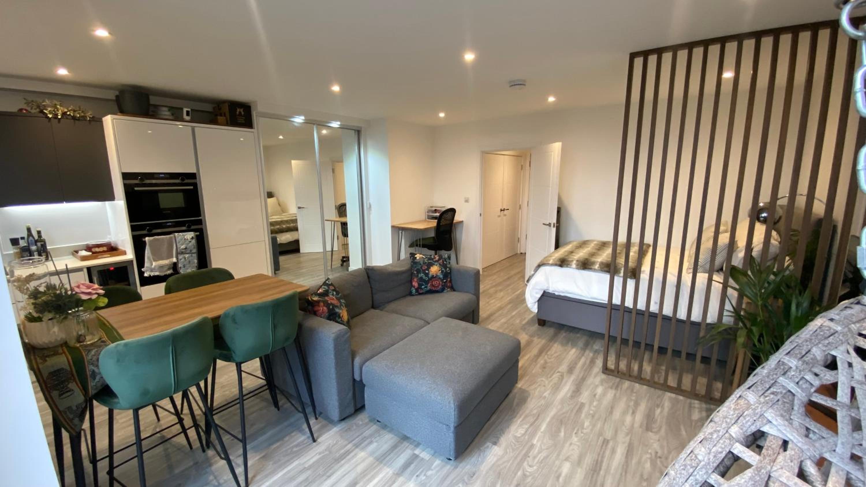 London Luxe: Stylish Studio