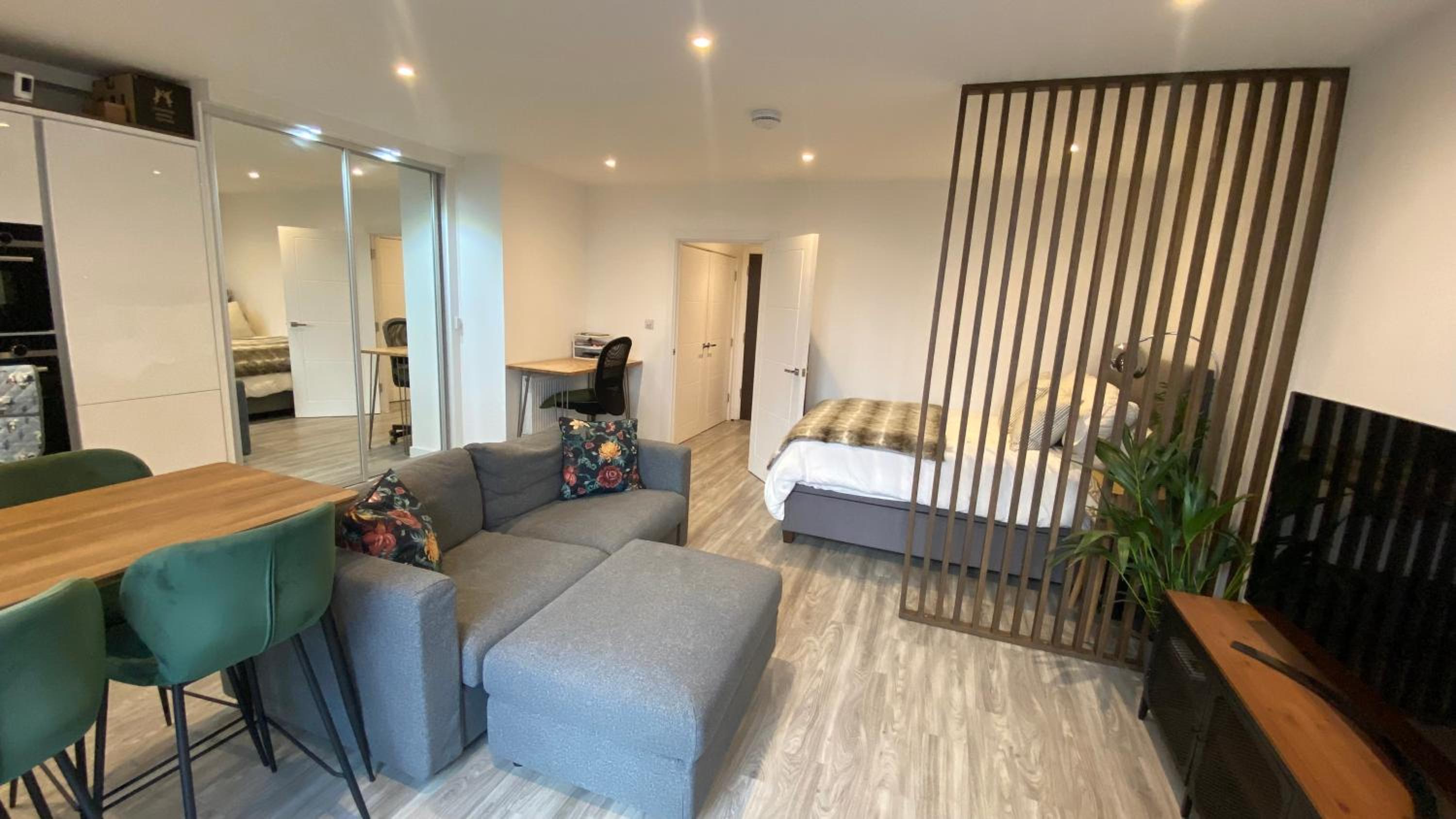 London Luxe: Stylish Studio