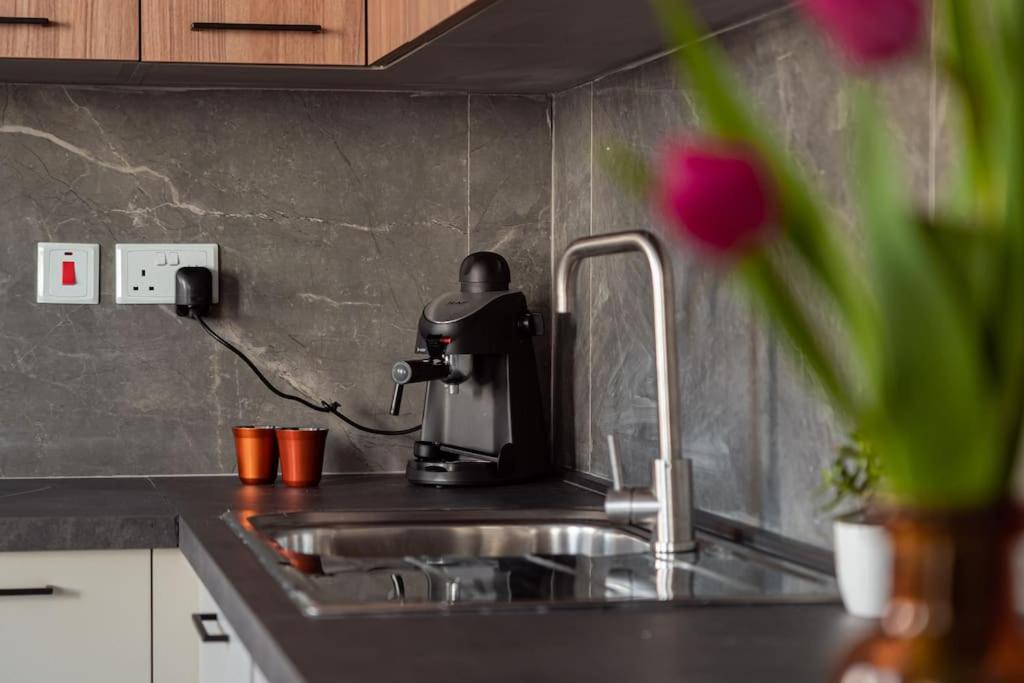 Chic 2-Bed Apartment in Central Il-Gżira