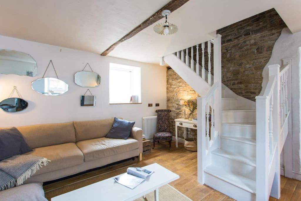 Quay Cottage Llandeilo view 3