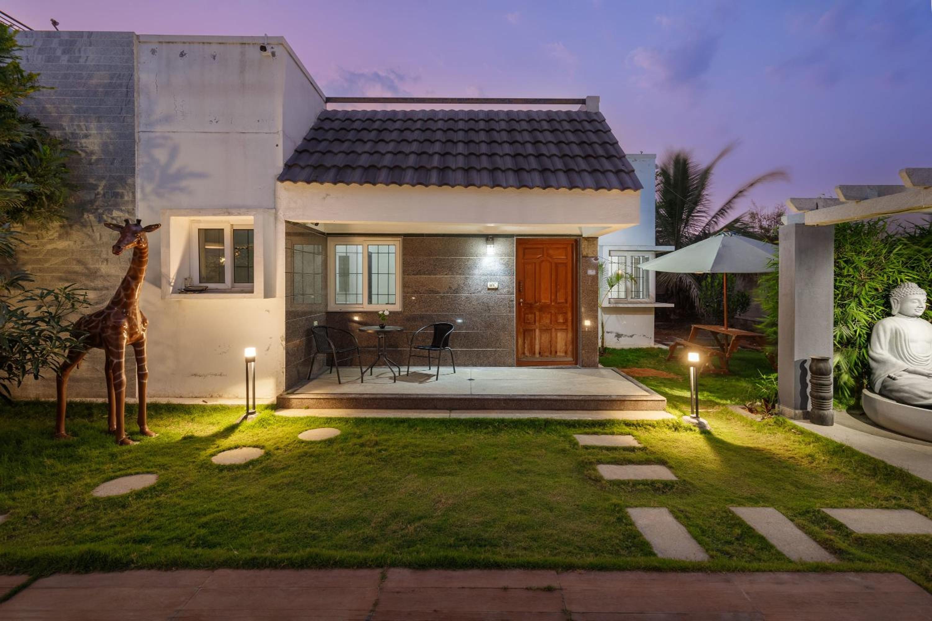 The JhilMil Paradise 6 BHK Villa 3 Pvt Pool Pvt lawn
