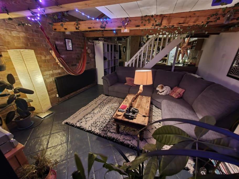 Sofia's Place - Entire 3bedroom house with mezzanine