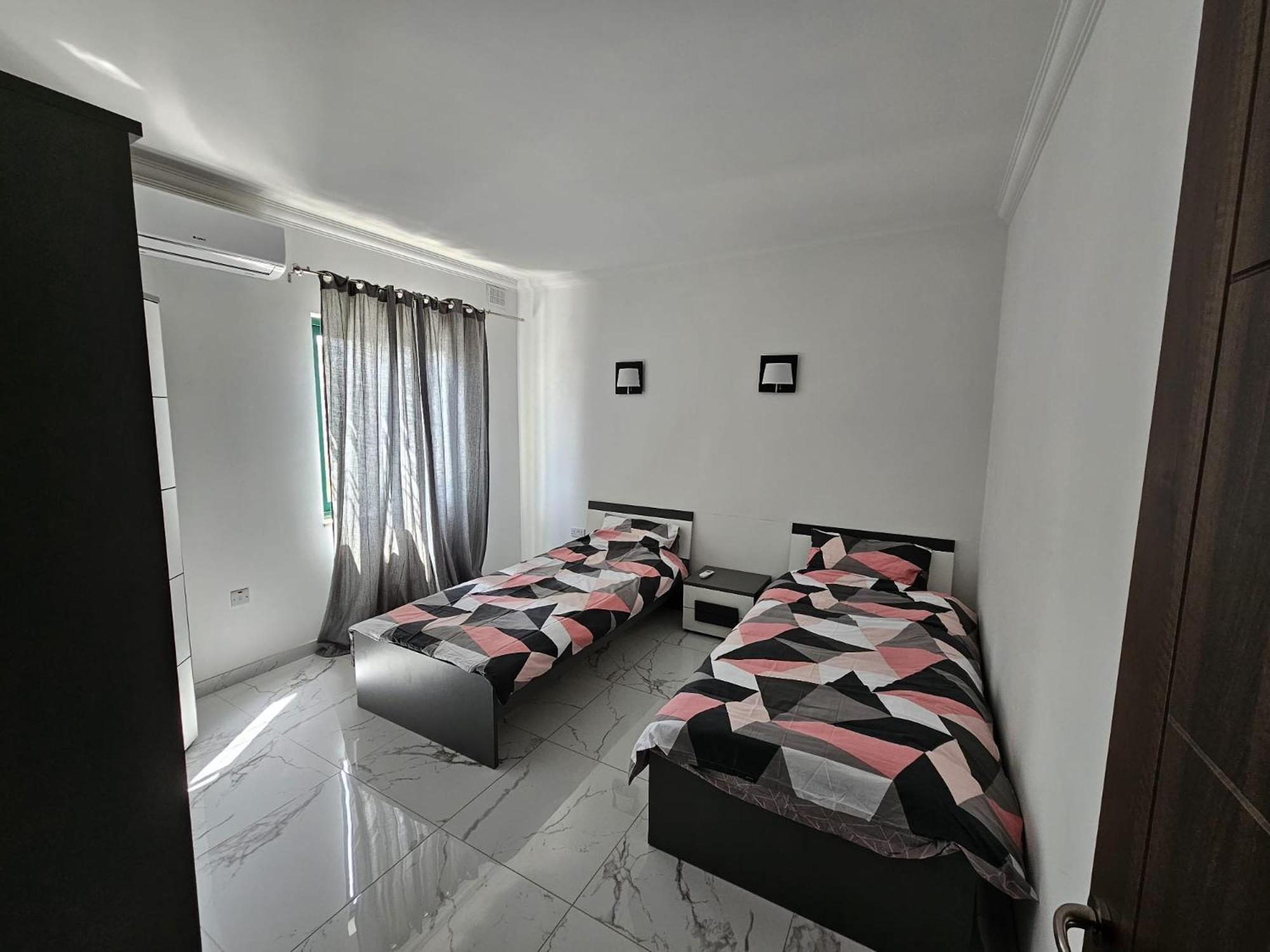 2 bedroom apartment in Bugibba photo 5
