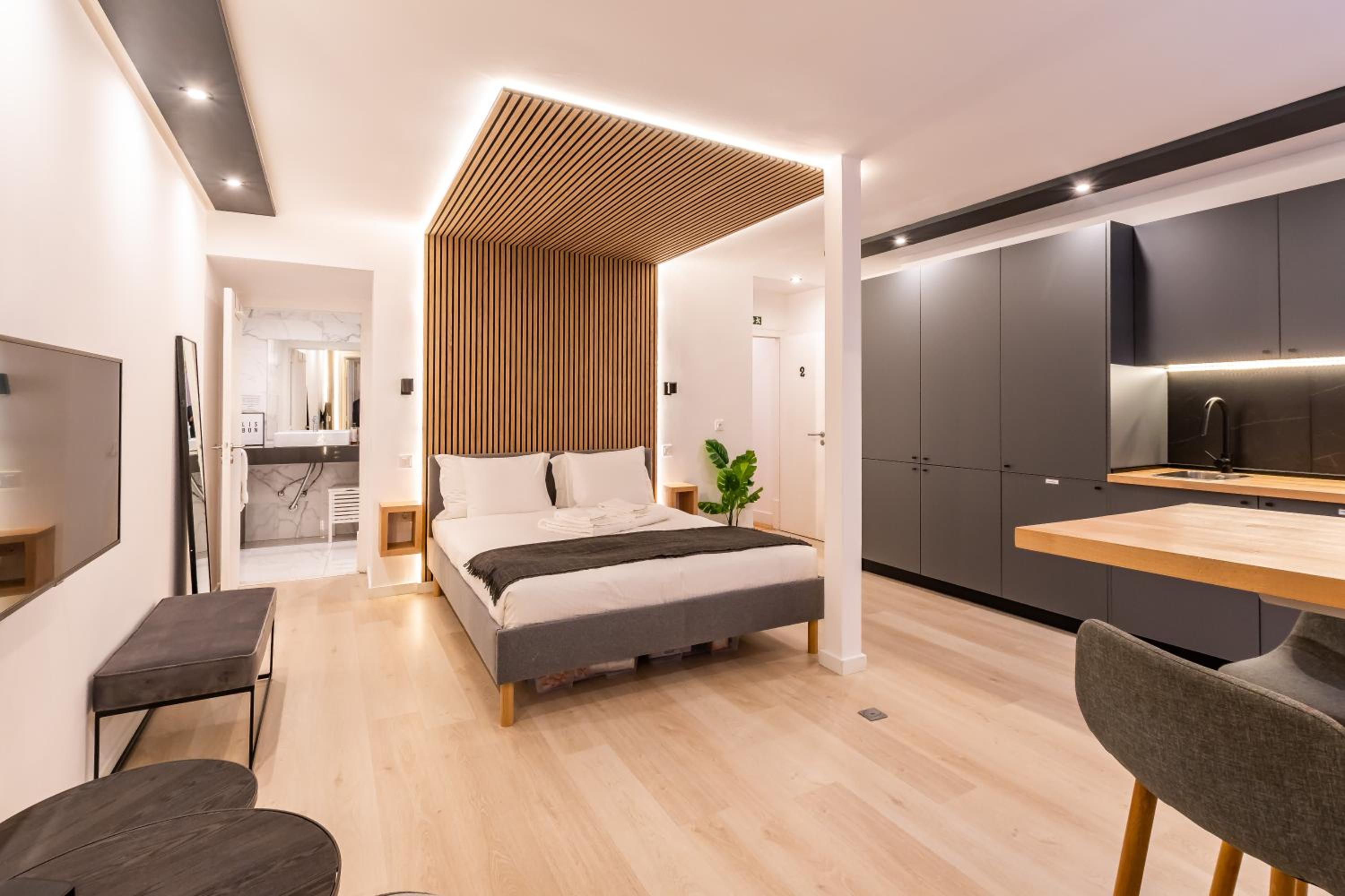 Sunlit & Patio Studios - Prime Lisbon