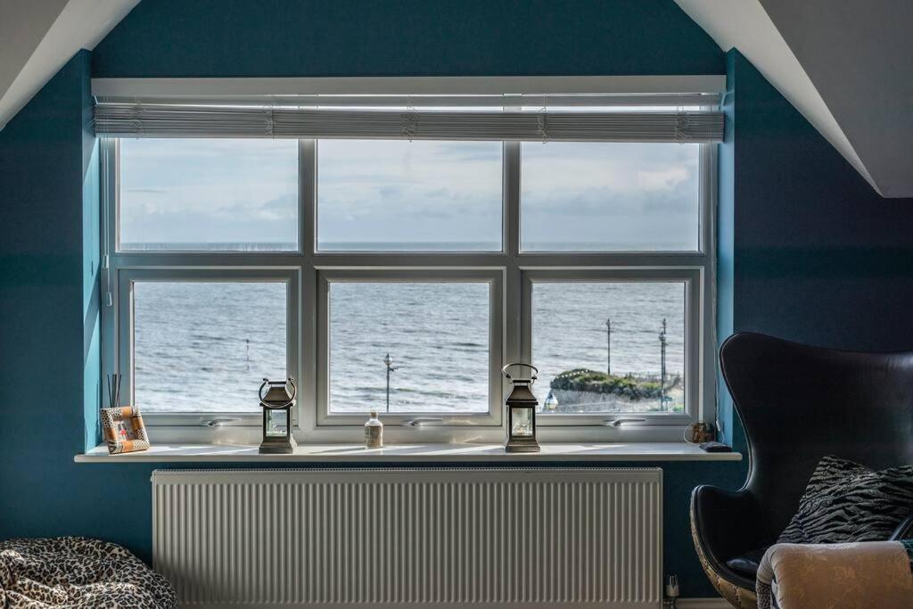 Bay View - Private parking, beach views, central location view 3