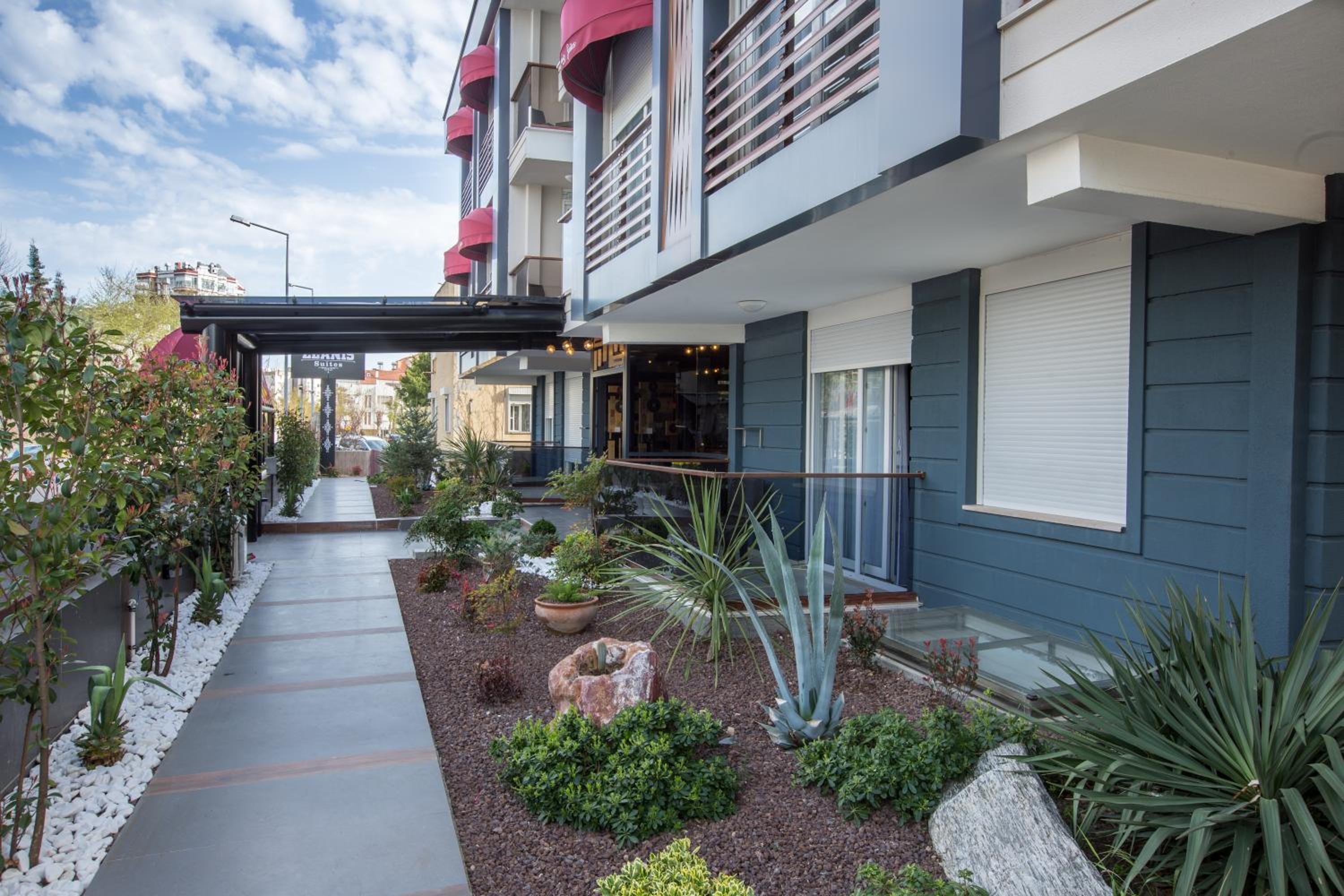 Elanis Suites - Image 17