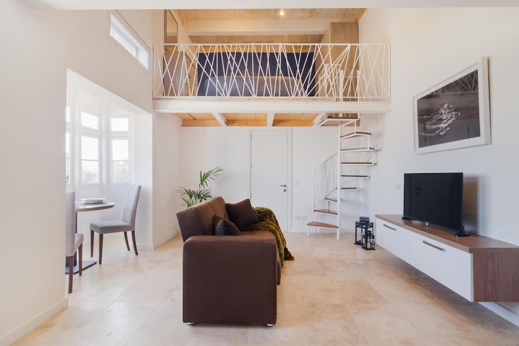 Modern 1BDR City Suite with WiFi & Harbour Views! view 3