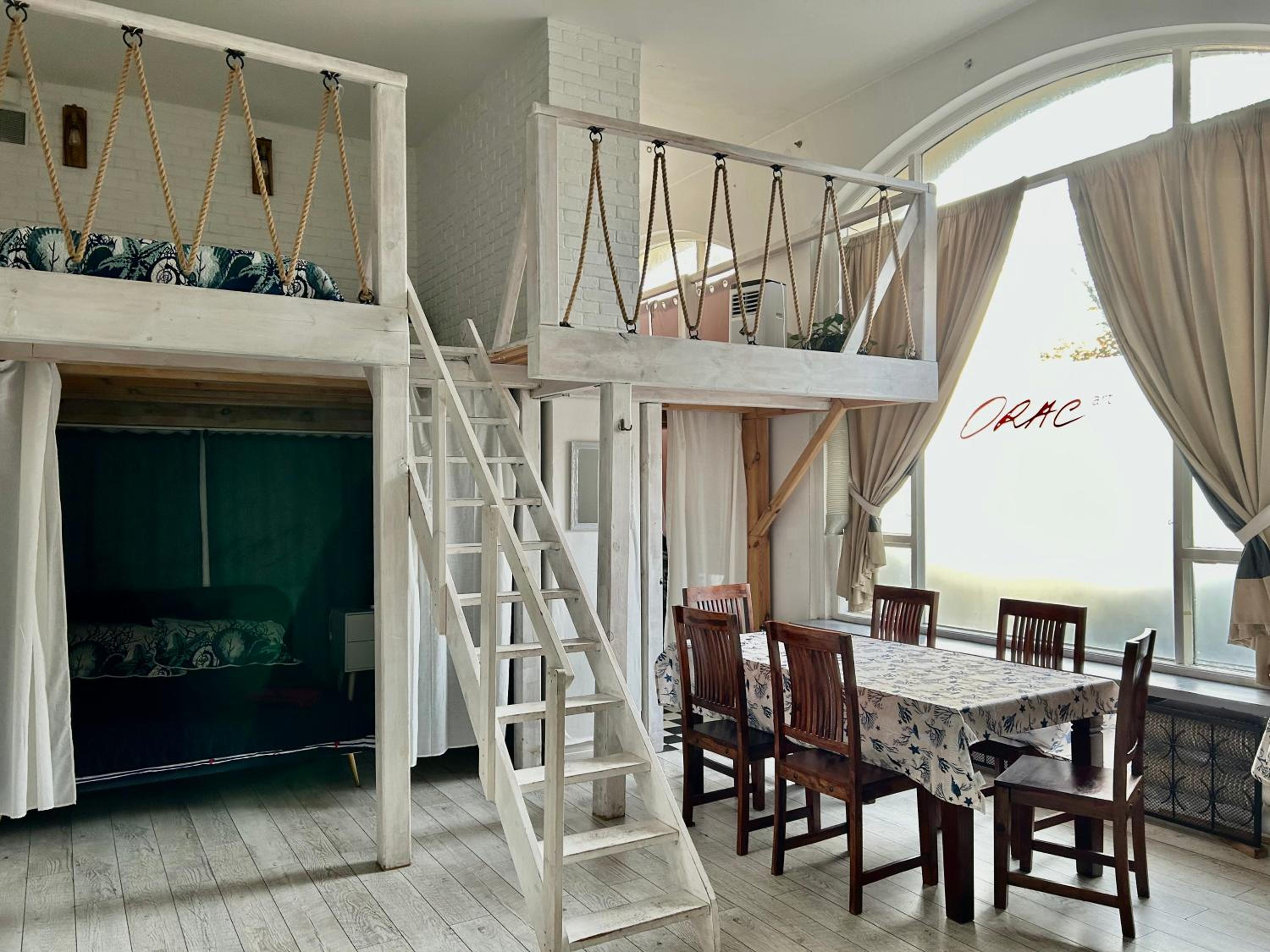 Amazing Art Loft / City Centrum/ Free Parking