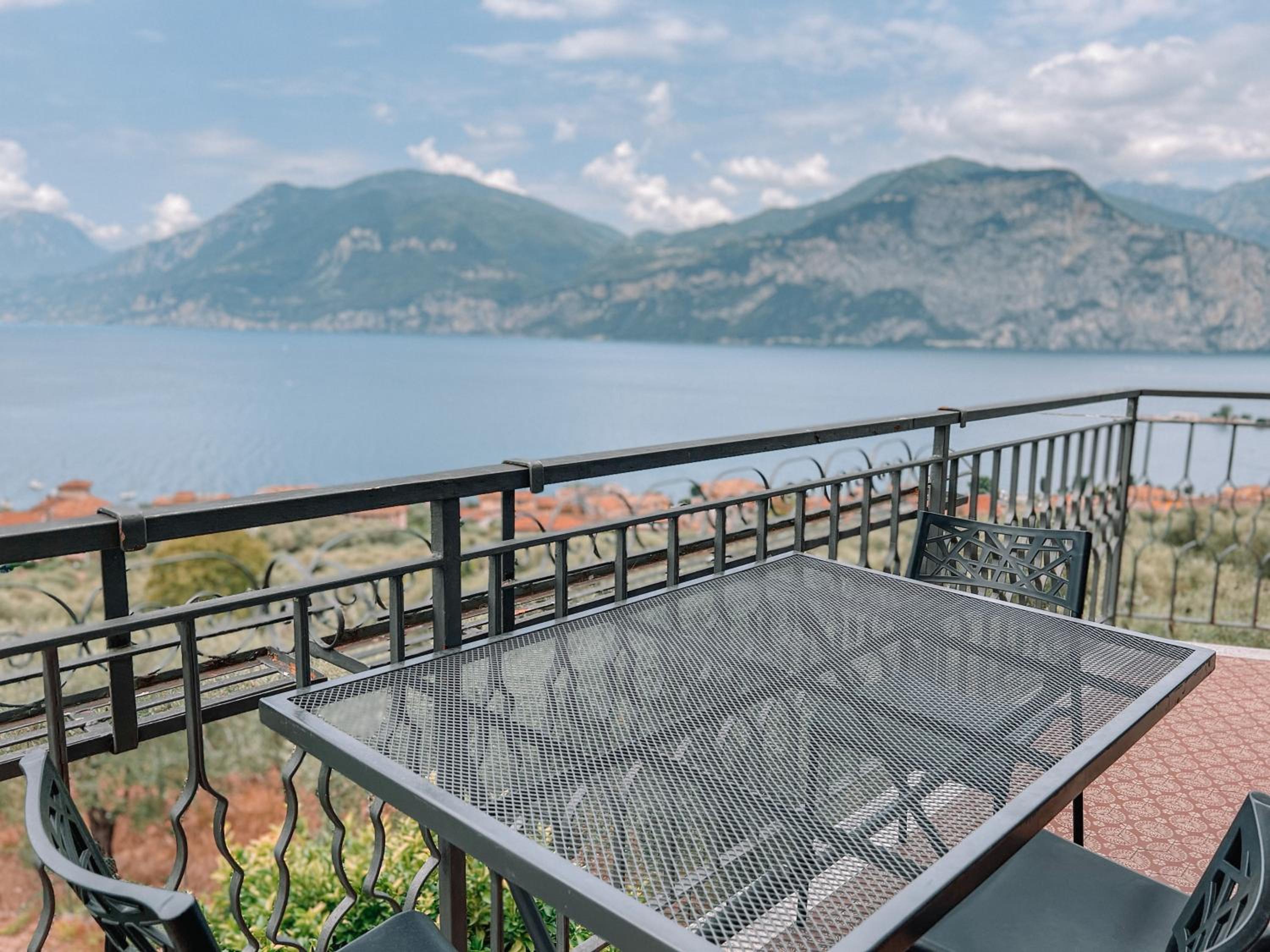 Villa Nadya by GardaDoma view 3