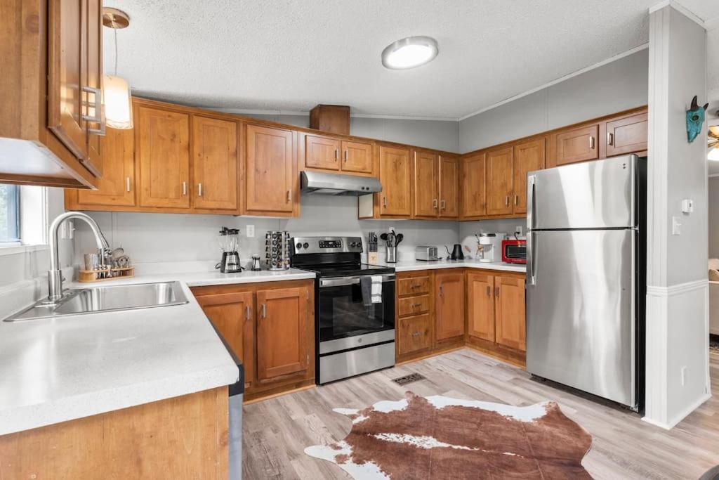 Starlight Horizon Cabin H - Pet-Friendly Texas Hill Country Cabin Near Canyon Lake - Pool, Stargazing & Group Getaways - Sleeps 8 view 5