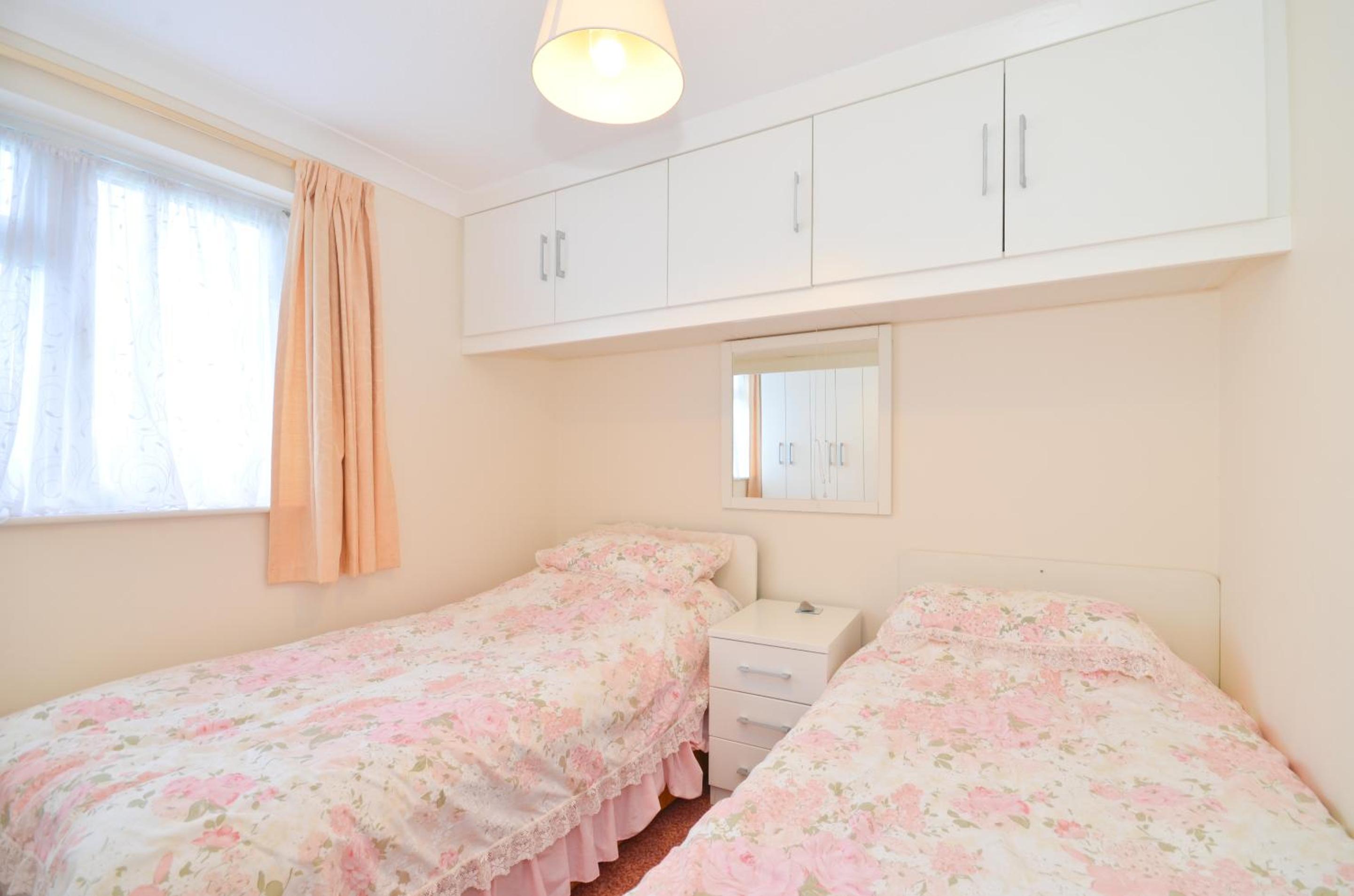 2 Brambles Farm Holiday Bungalow