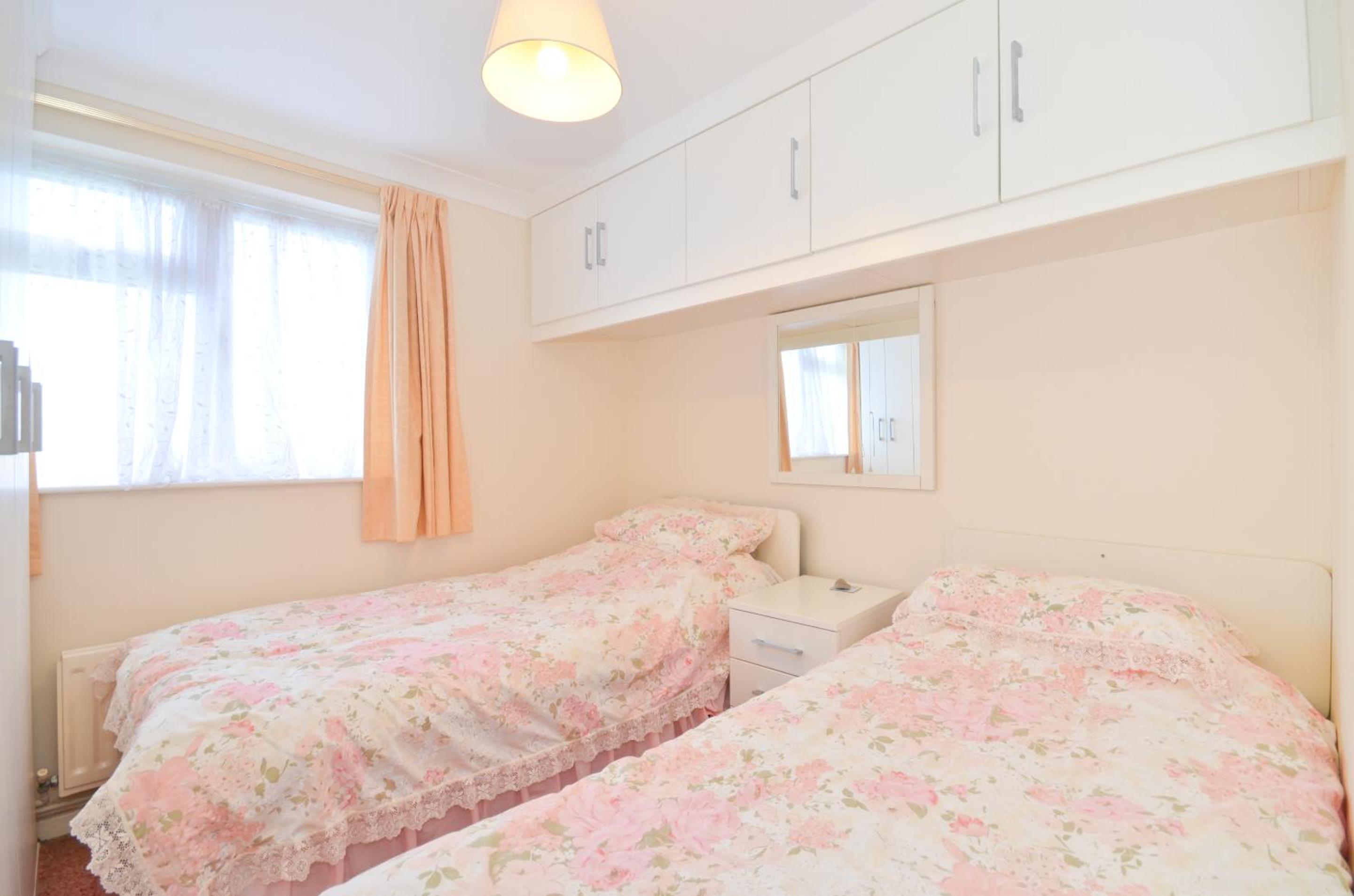 2 Brambles Farm Holiday Bungalow