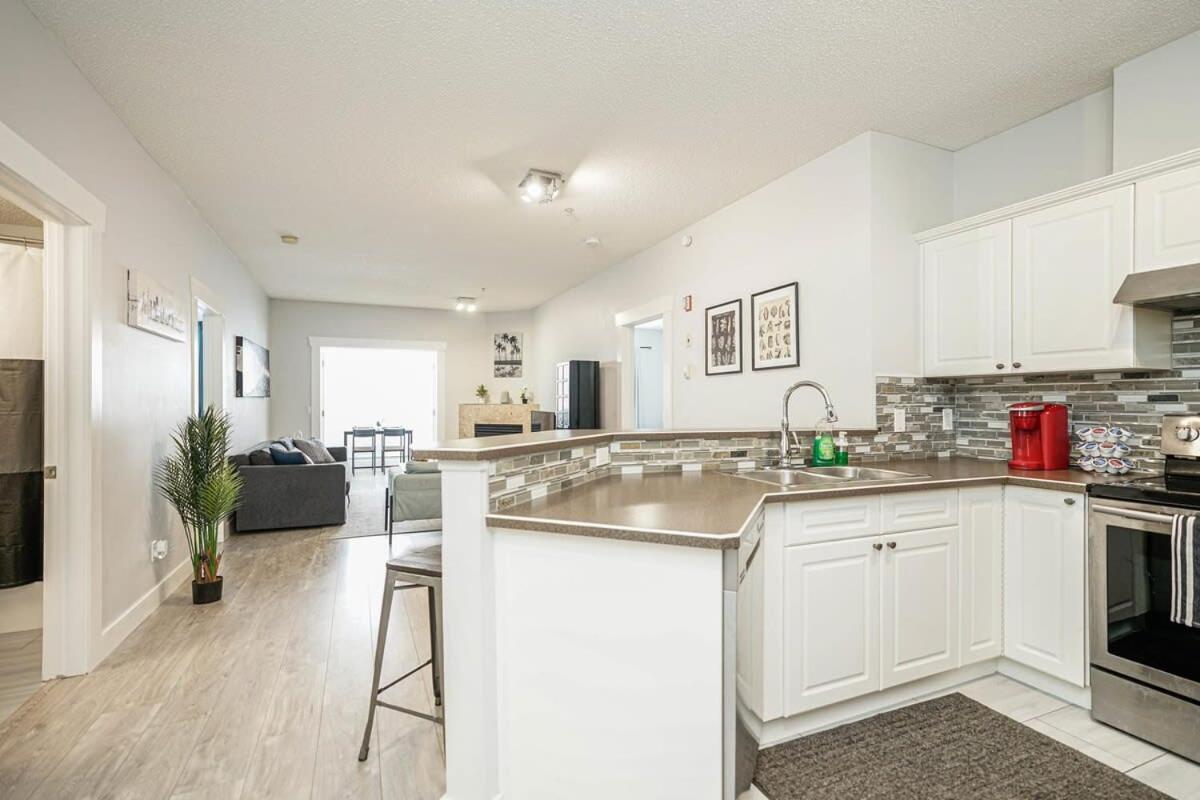 New Cozy 2 Bedrooms Condo w Parking