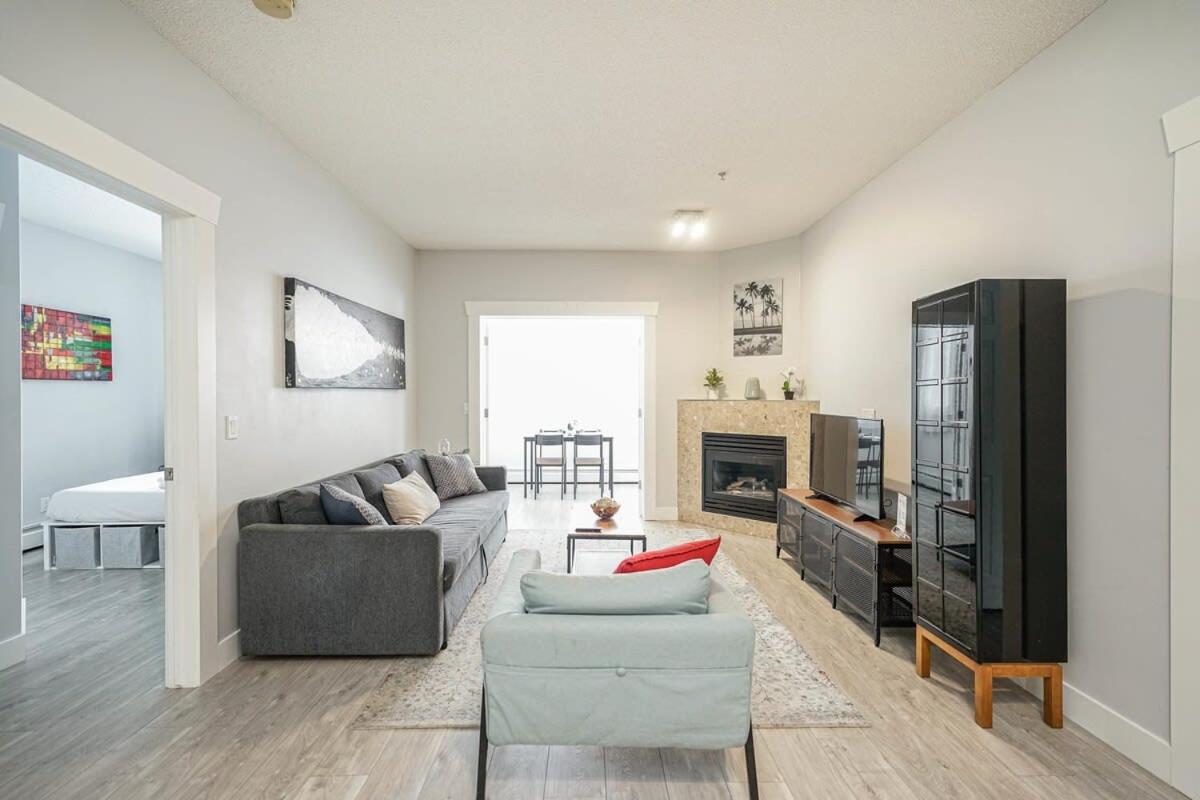 New Cozy 2 Bedrooms Condo w Parking