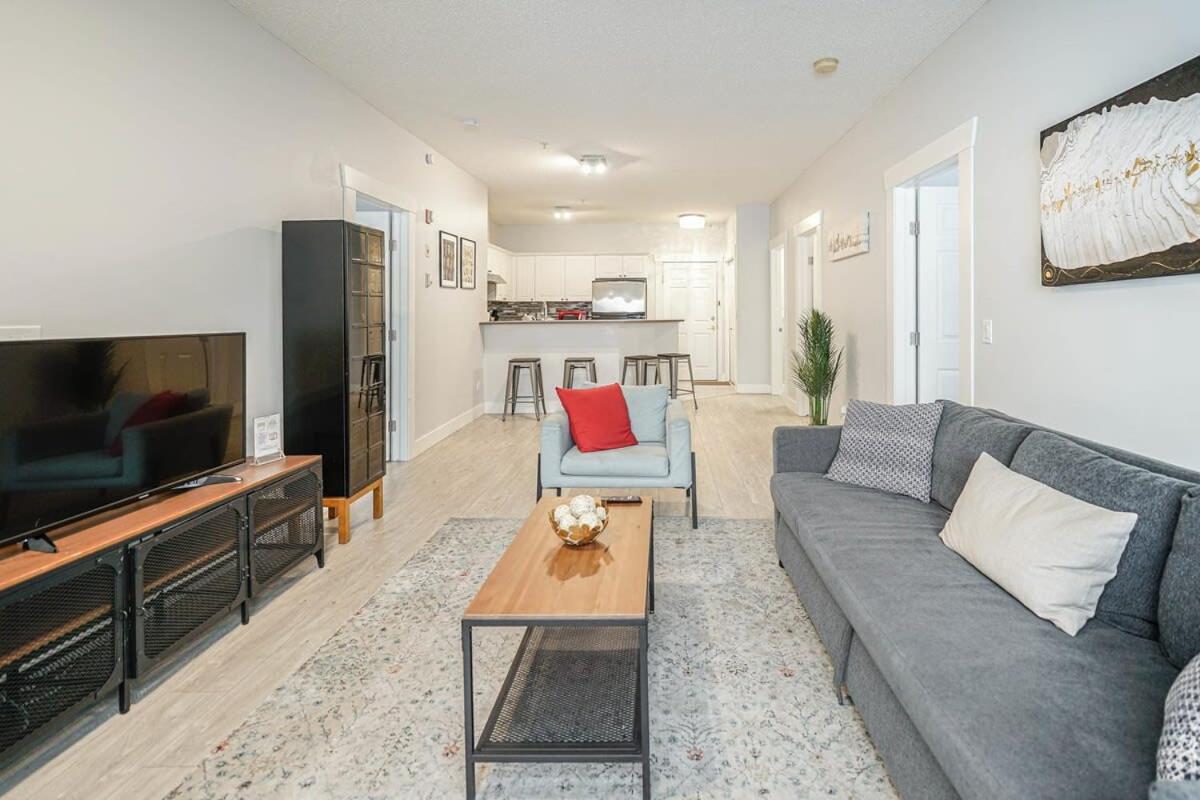 New Cozy 2 Bedrooms Condo w Parking