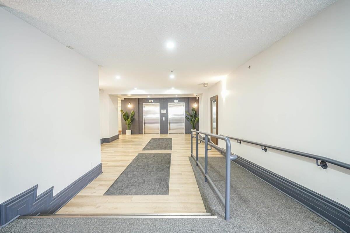 New Cozy 2 Bedrooms Condo w Parking