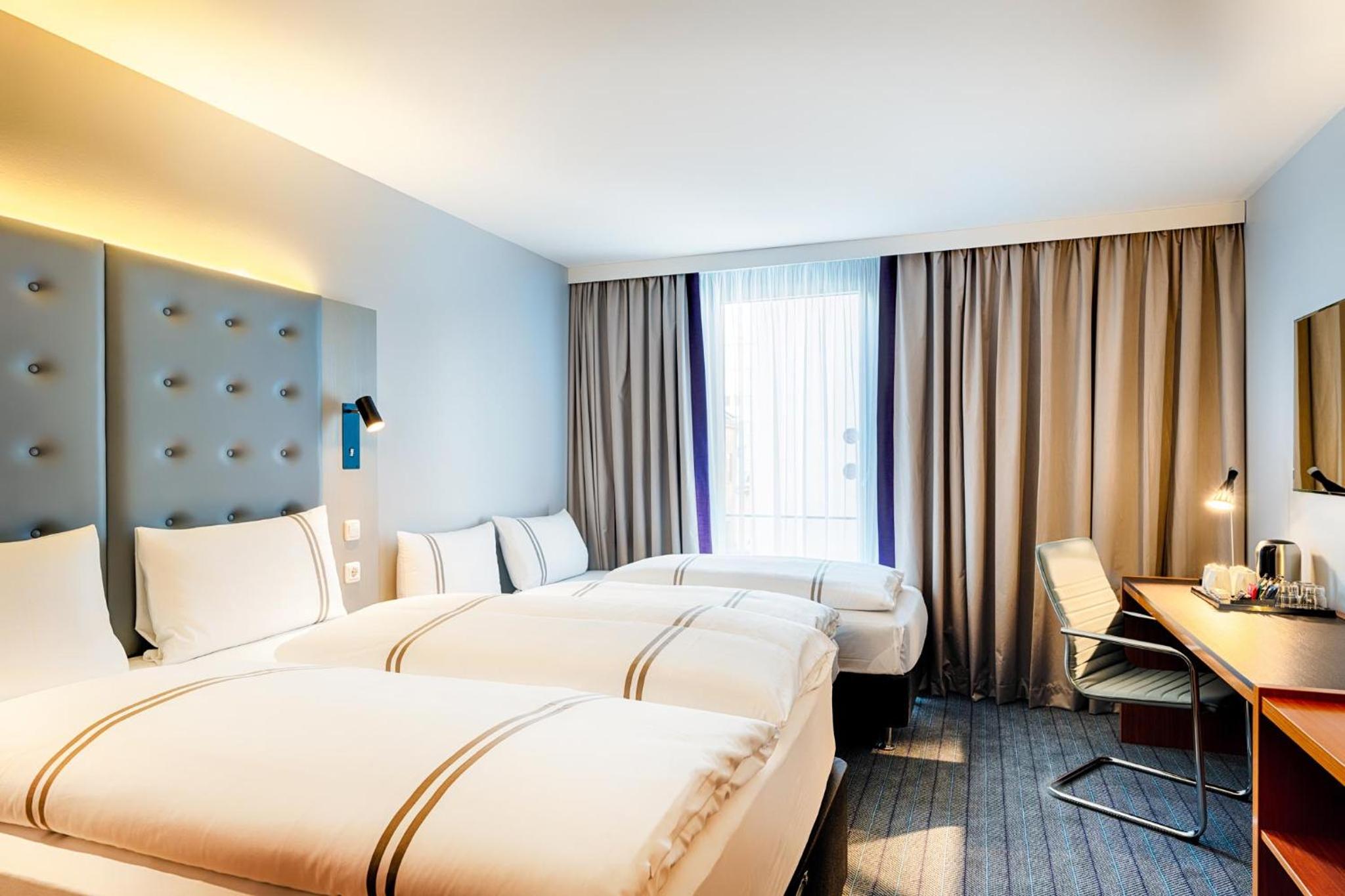 Premier Inn Frankfurt City Europaviertel - Property Image 1