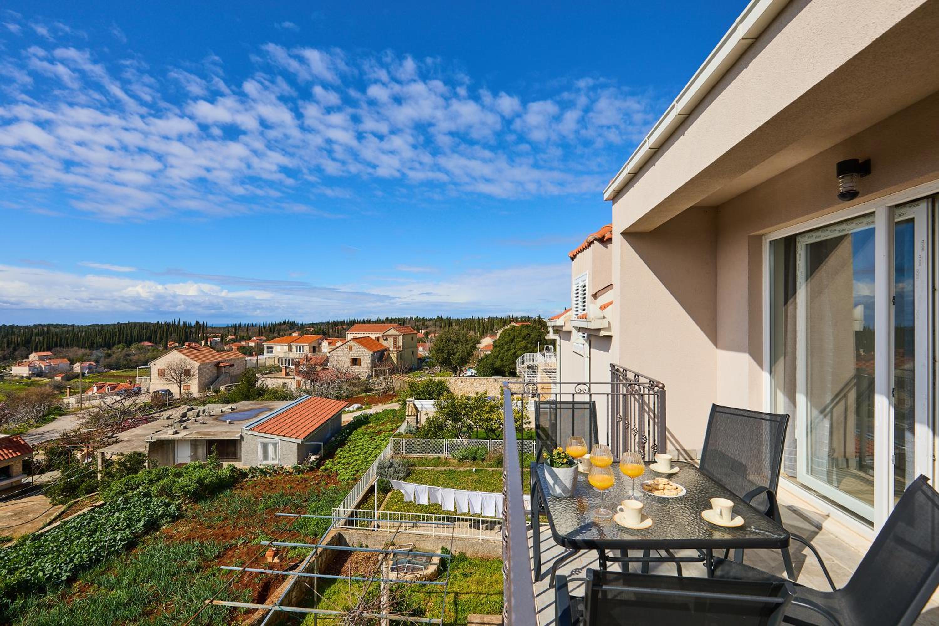 Apartment 2Home en Čilipi — balance & terrace