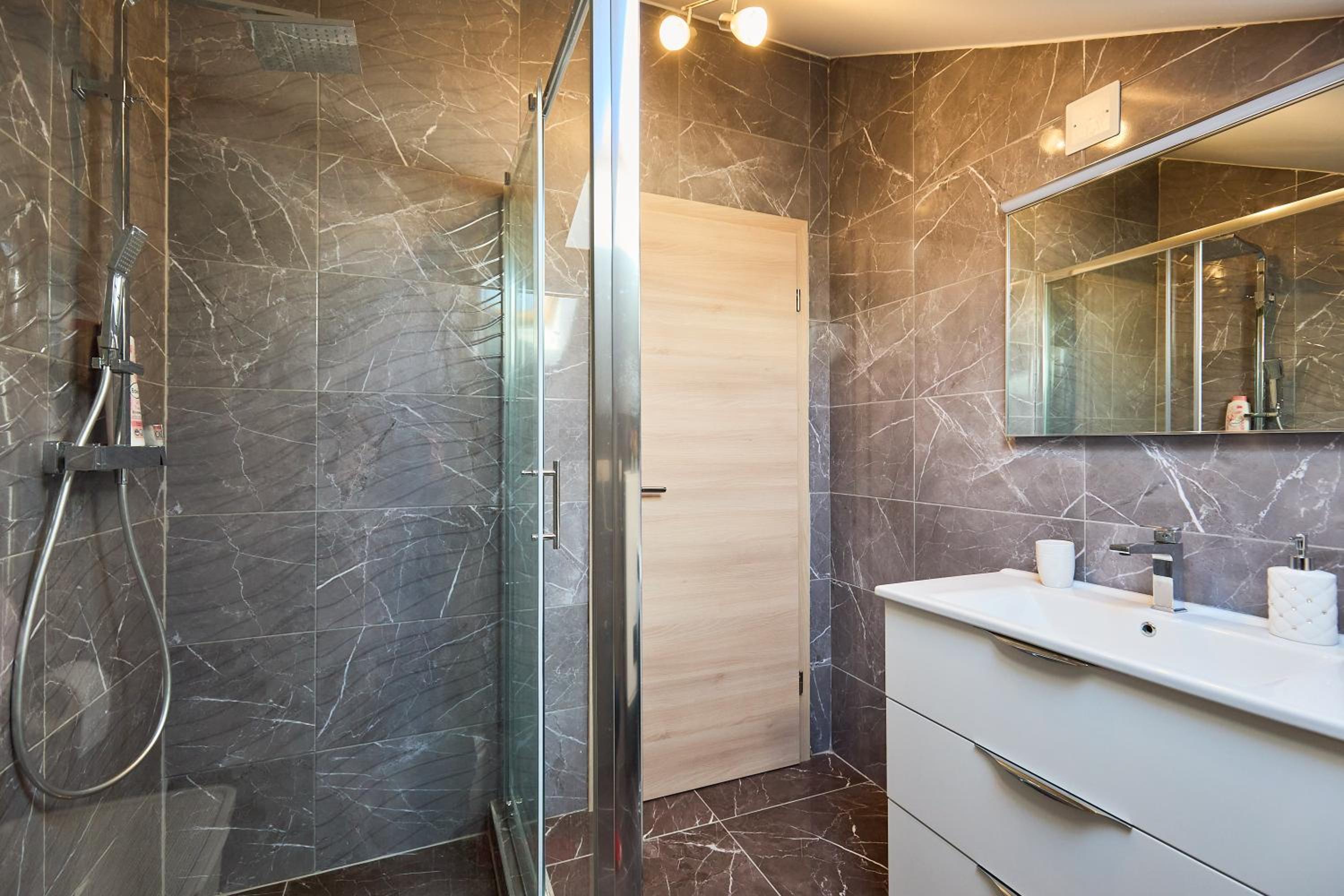 Apartment 2Home en Čilipi — bathroom