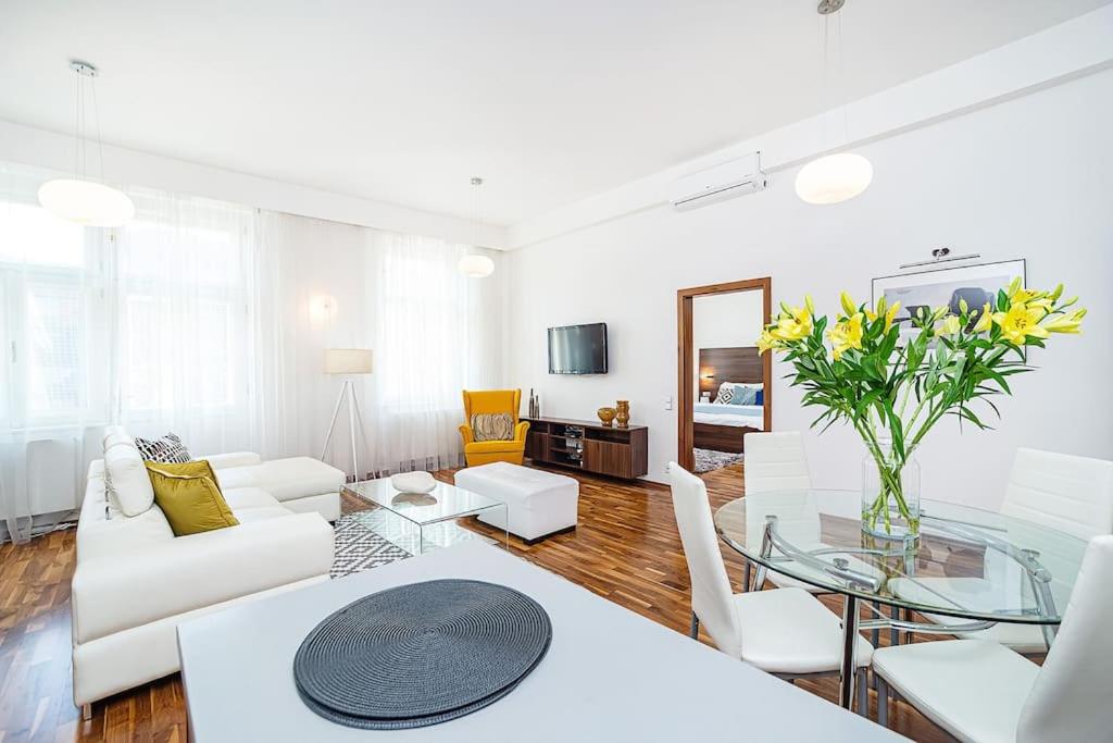 Elegant 2 - bedroom Apartment with Balcony and Parking