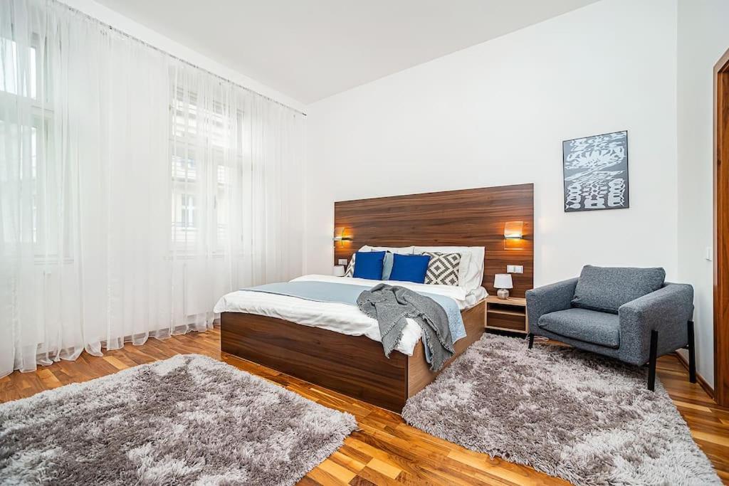 Elegant 2 - bedroom Apartment with Balcony and Parking