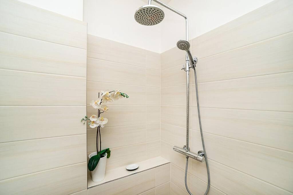 Elegant 2 - bedroom Apartment with Balcony and Parking