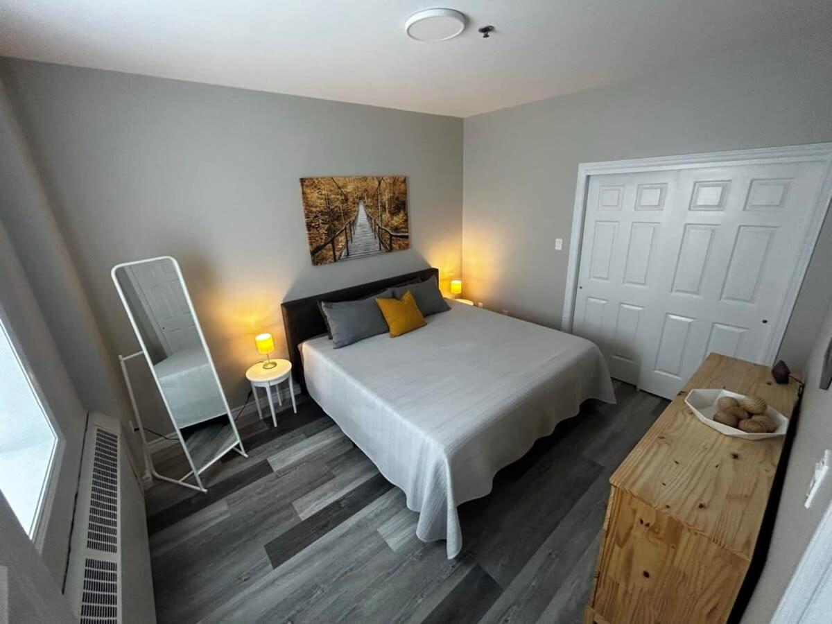NEW Large Luxurious 2BR Condo in the Heart of Uptown Coffee, Wifi