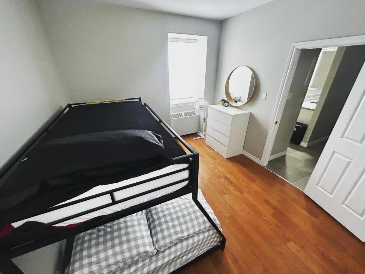 NEW Large Luxurious 2BR Condo in the Heart of Uptown Coffee, Wifi