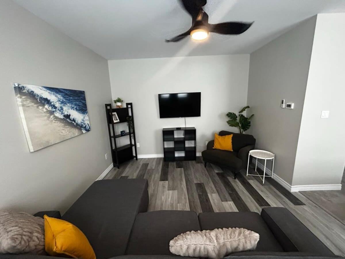 NEW Large Luxurious 2BR Condo in the Heart of Uptown Coffee, Wifi