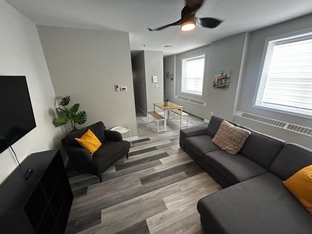 NEW Large Luxurious 2BR Condo in the Heart of Uptown Coffee, Wifi