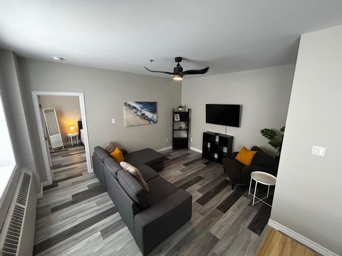 NEW Large Luxurious 2BR Condo in the Heart of Uptown Coffee, Wifi