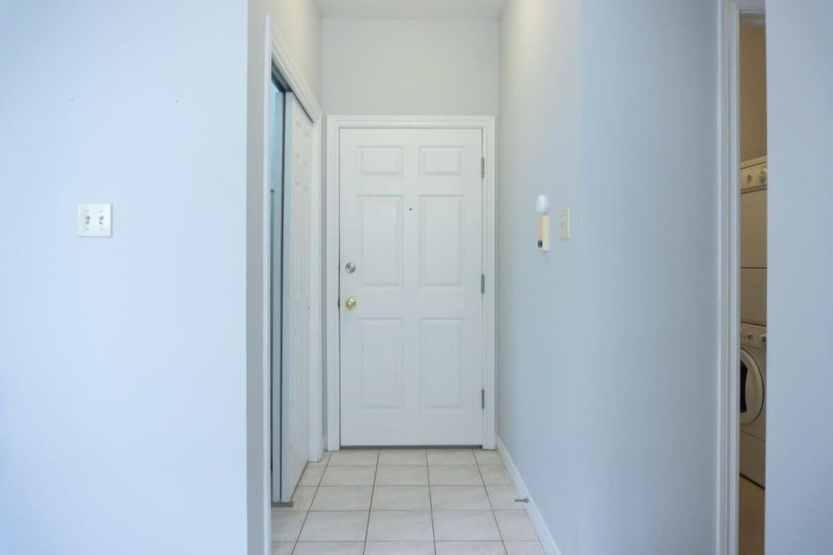 NEW Large Luxurious 2BR Condo in the Heart of Uptown Coffee, Wifi