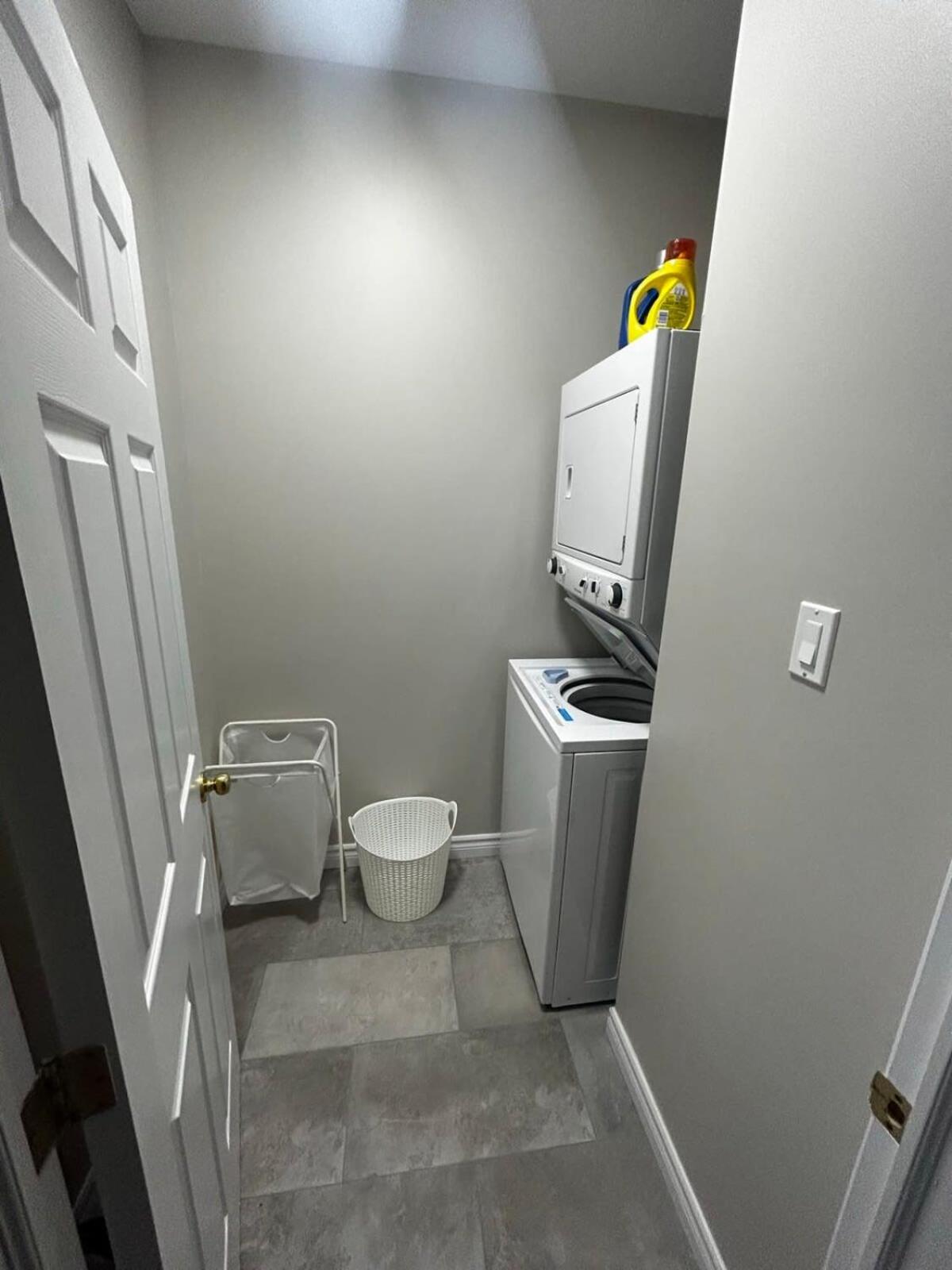 NEW Large Luxurious 2BR Condo in the Heart of Uptown Coffee, Wifi