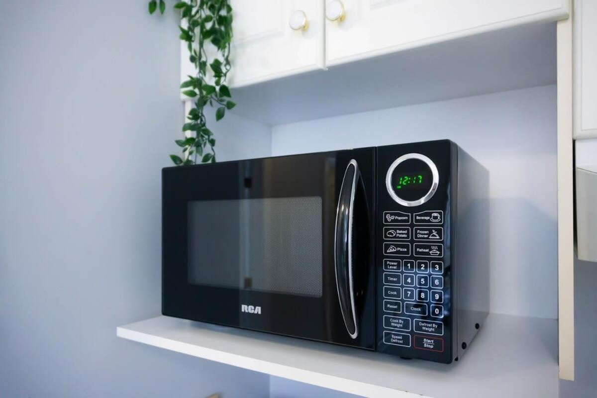 NEW Large Luxurious 2BR Condo in the Heart of Uptown Coffee, Wifi