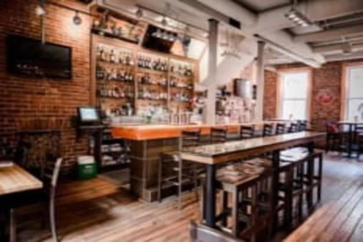 NEW Large Luxurious 2BR Condo in the Heart of Uptown Coffee, Wifi