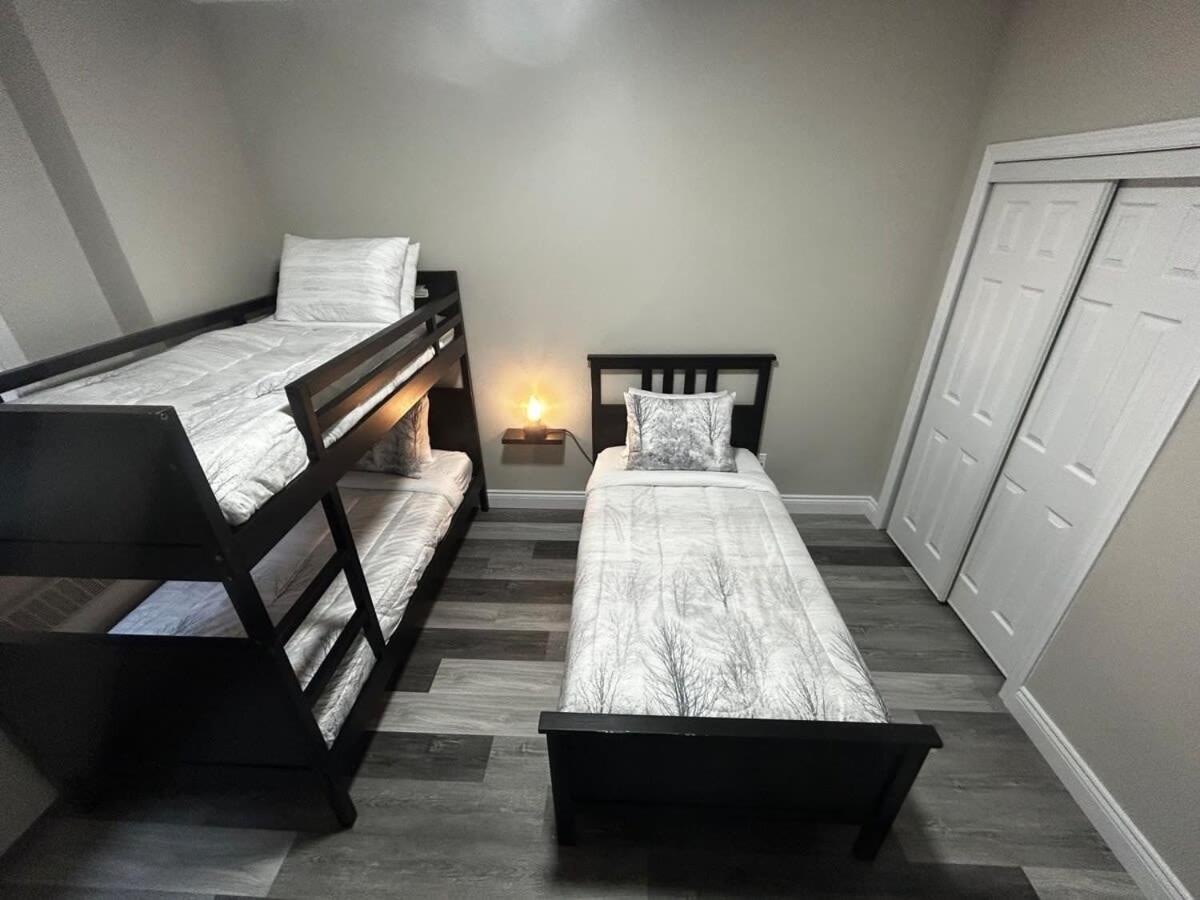 Elegant 2-Bedroom Condo Close to Uptown