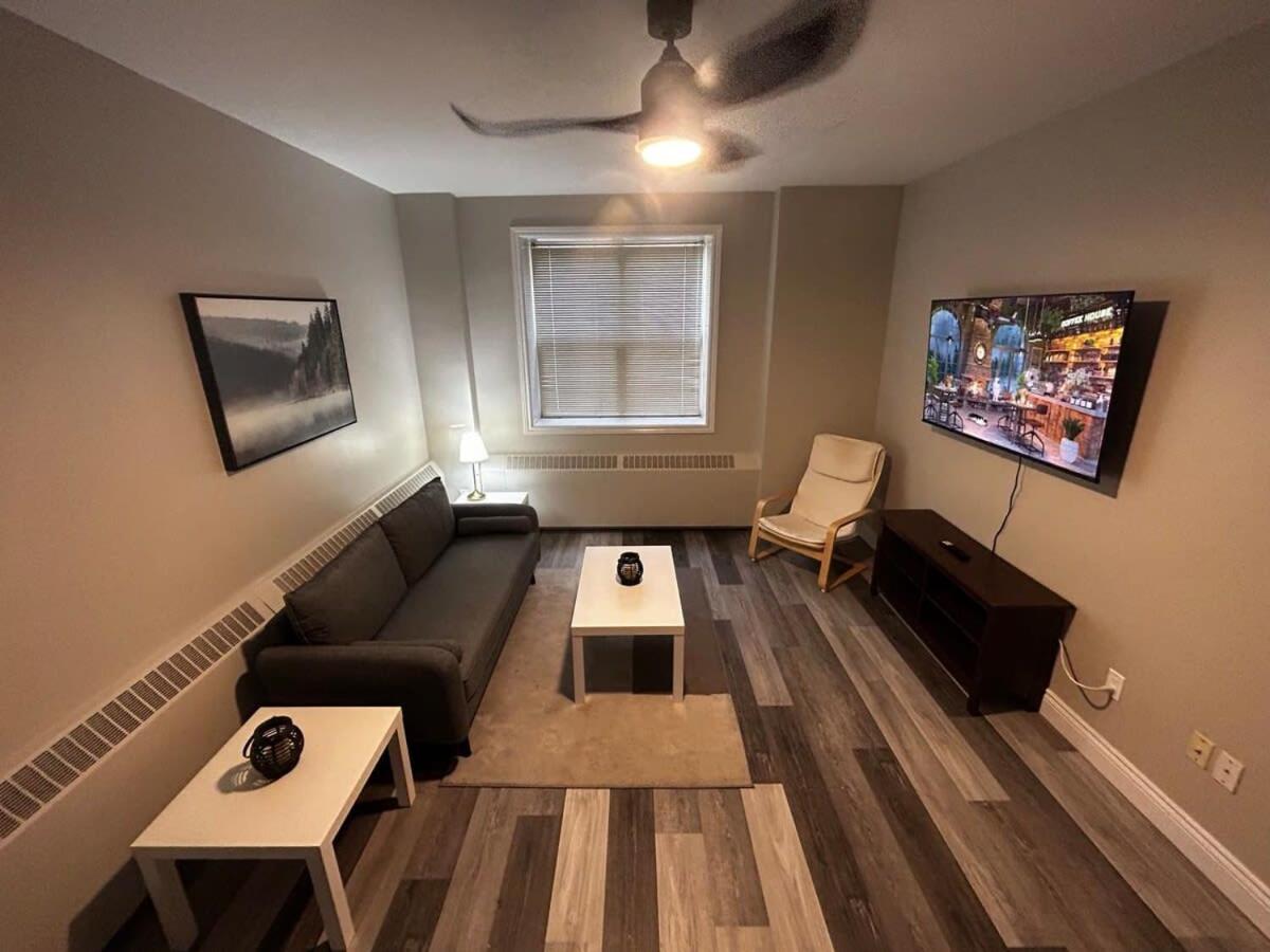 Elegant 2-Bedroom Condo Close to Uptown