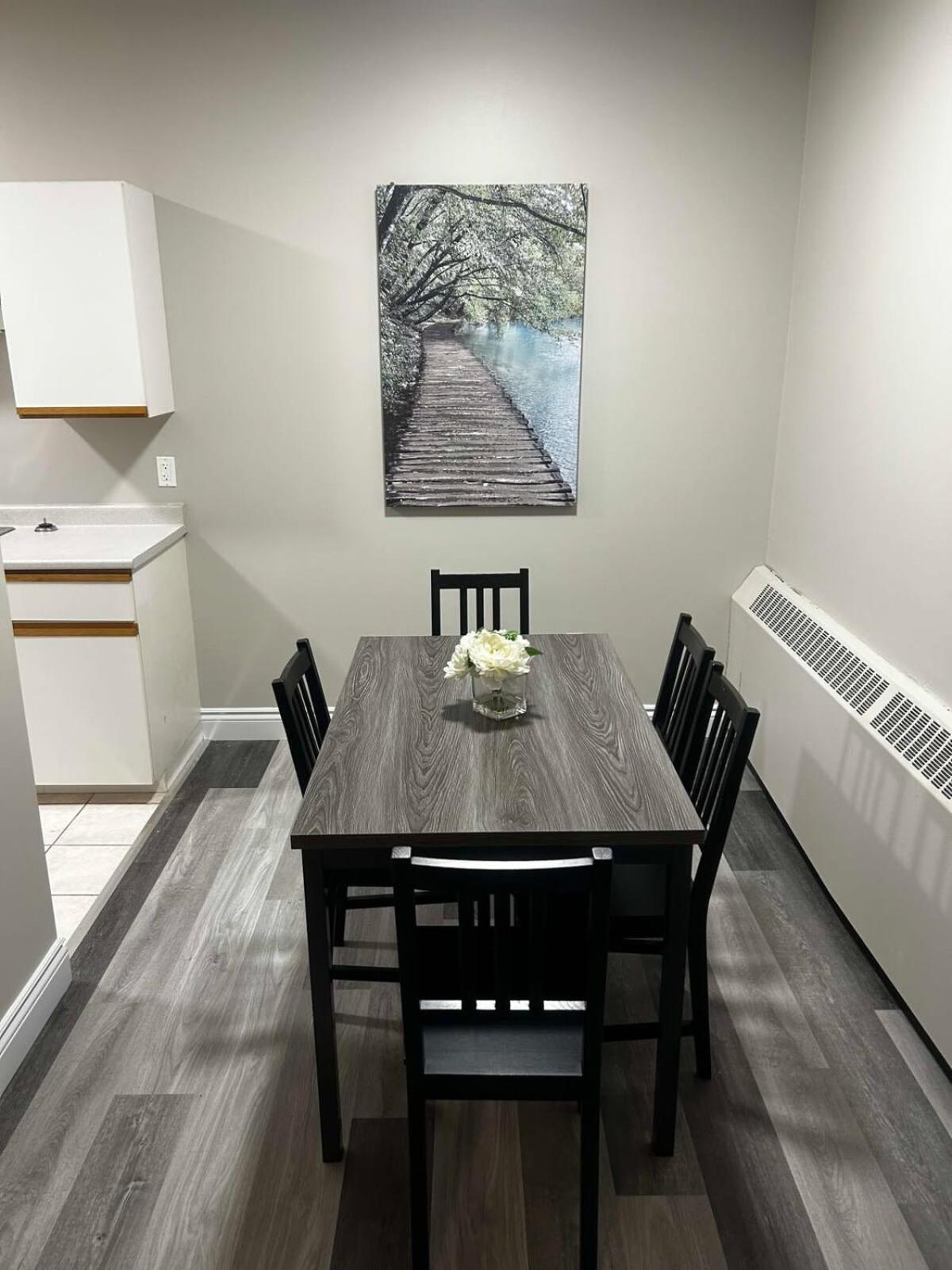 Elegant 2-Bedroom Condo Close to Uptown