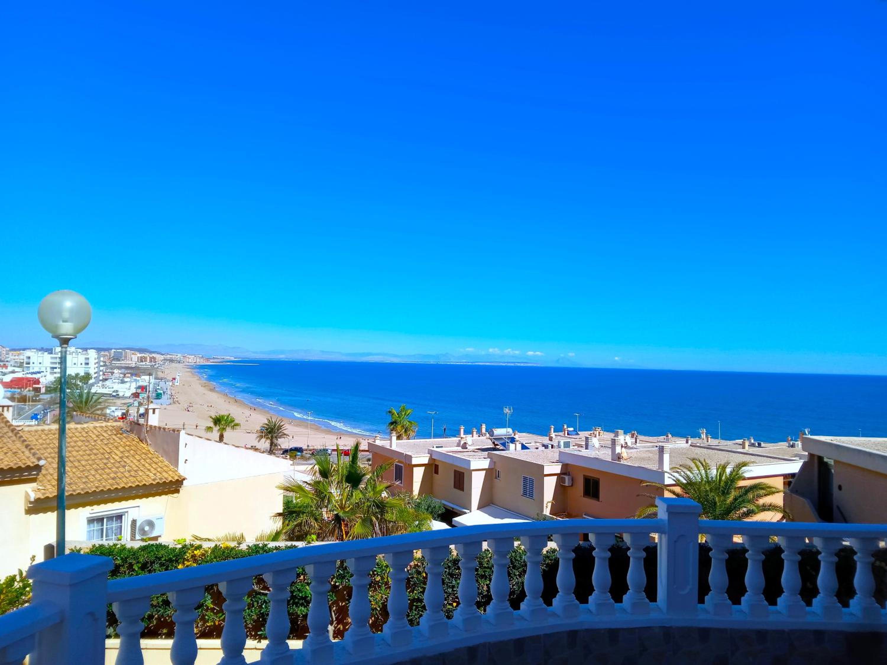 Chalet a orillas del mar view 2