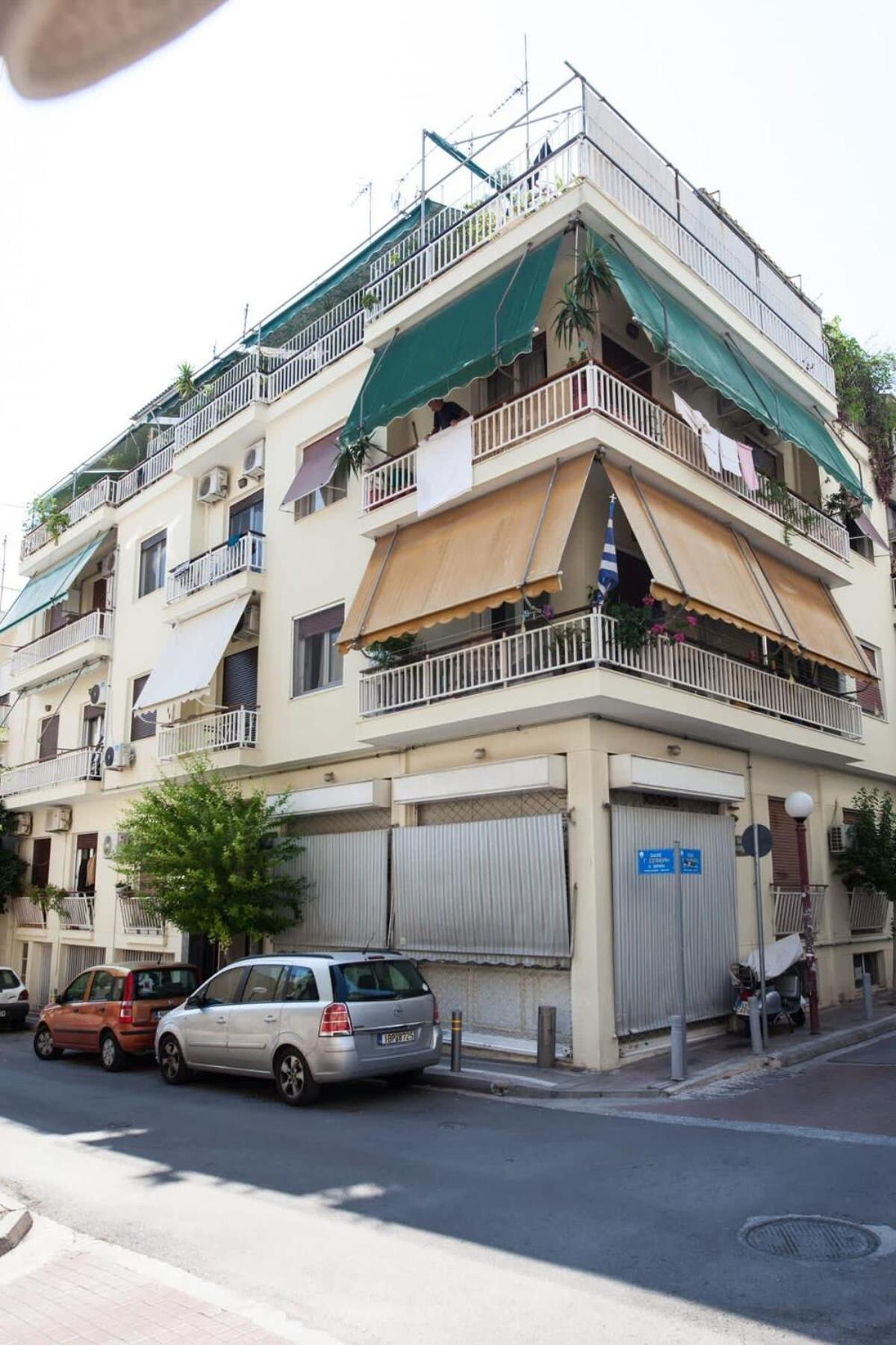 Modern Greek Living 1 Bd Apt in Dafni Athens