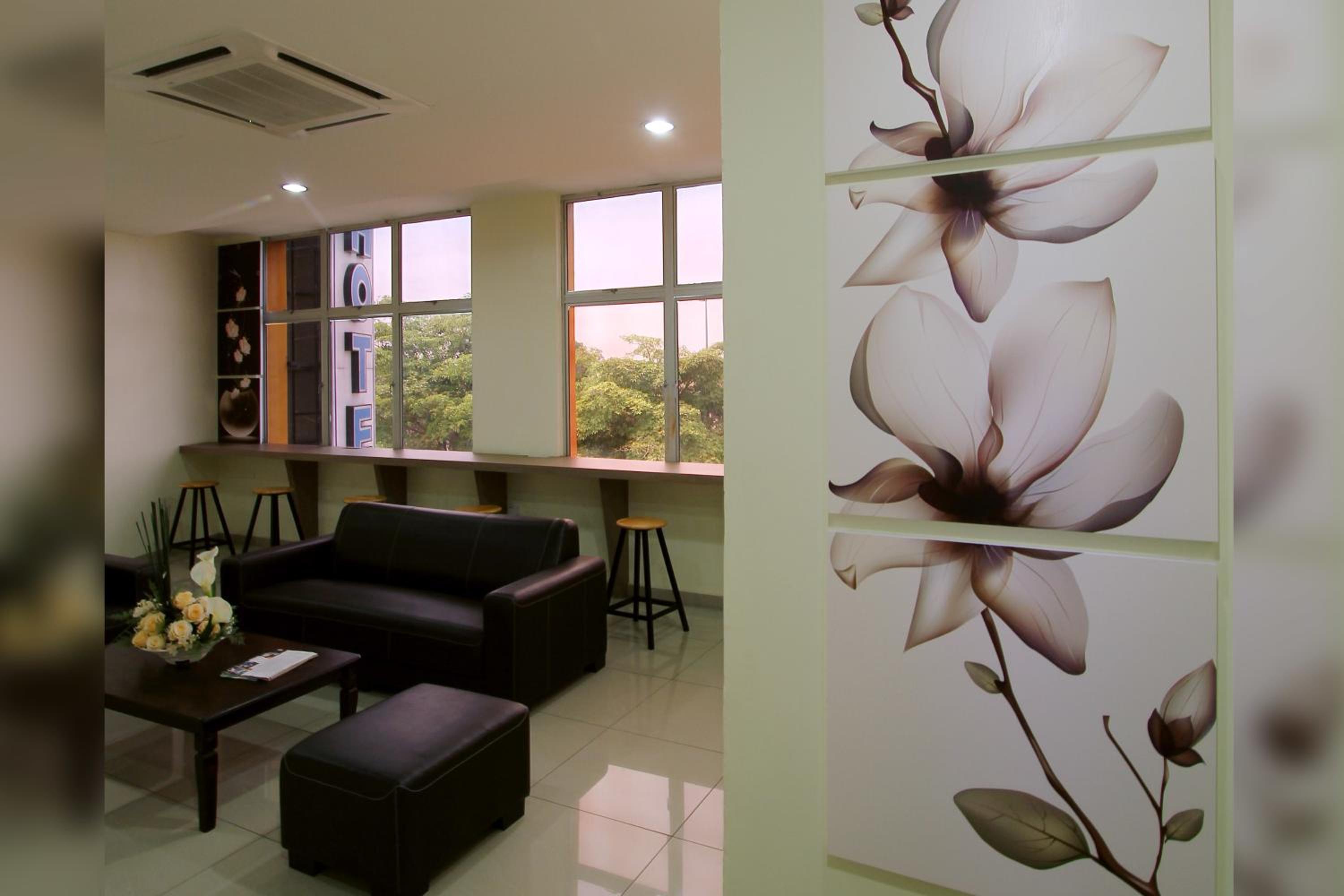 Max Inn Hotel
