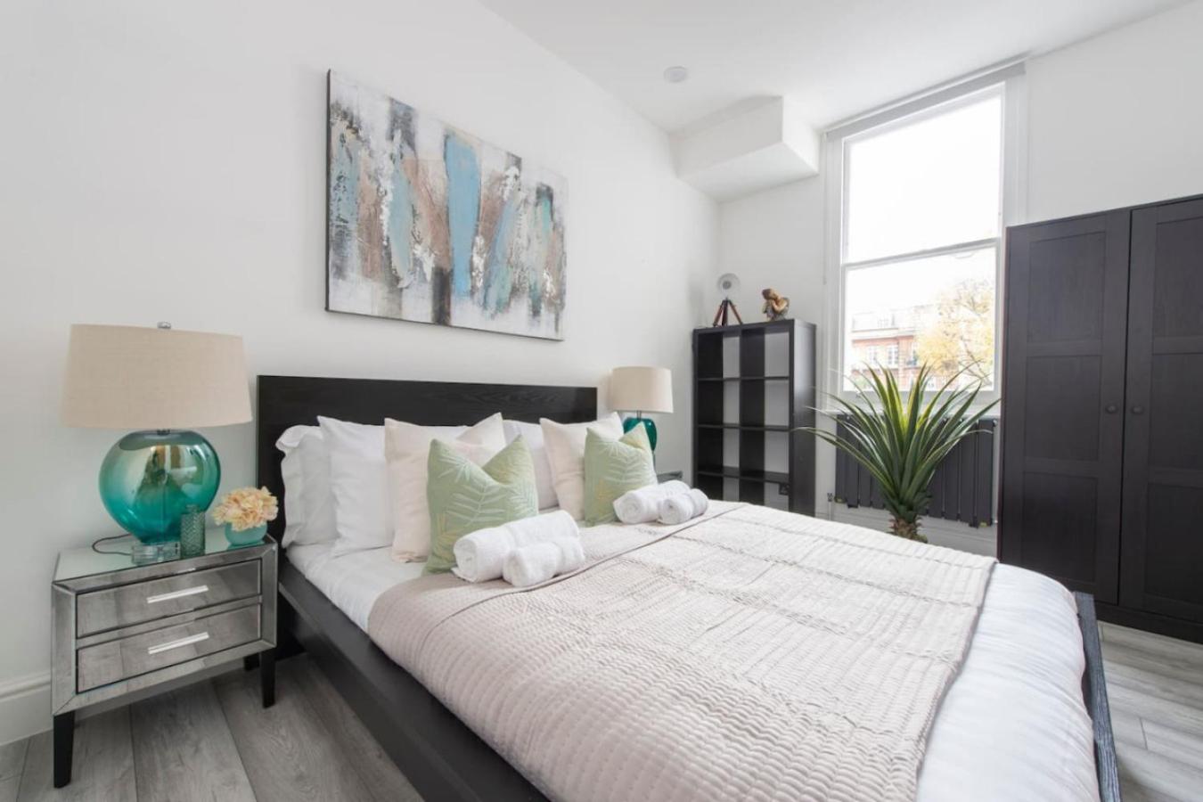 Beautiful Notting Hill Apt view 3