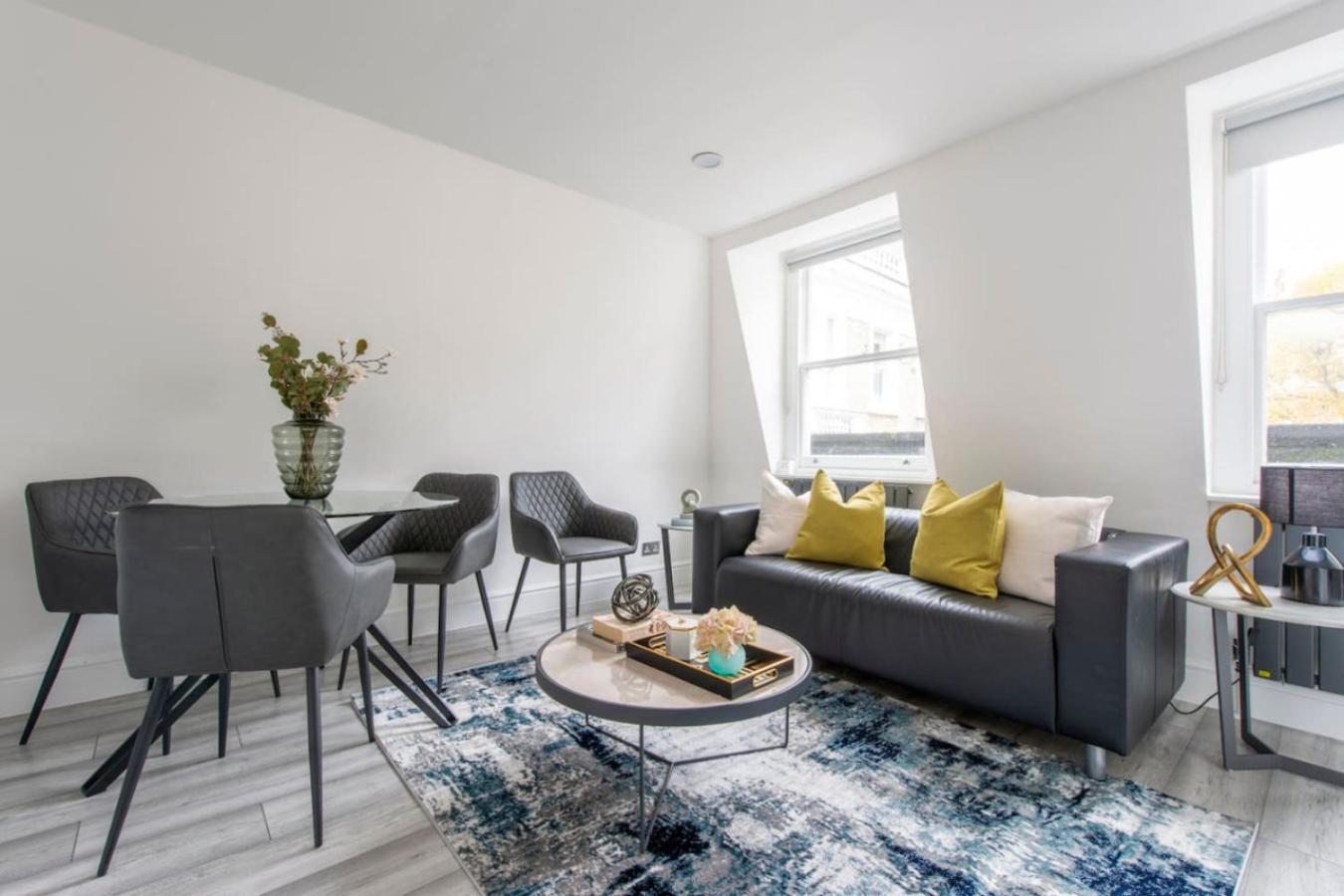 Beautiful Notting Hill Apt view 5